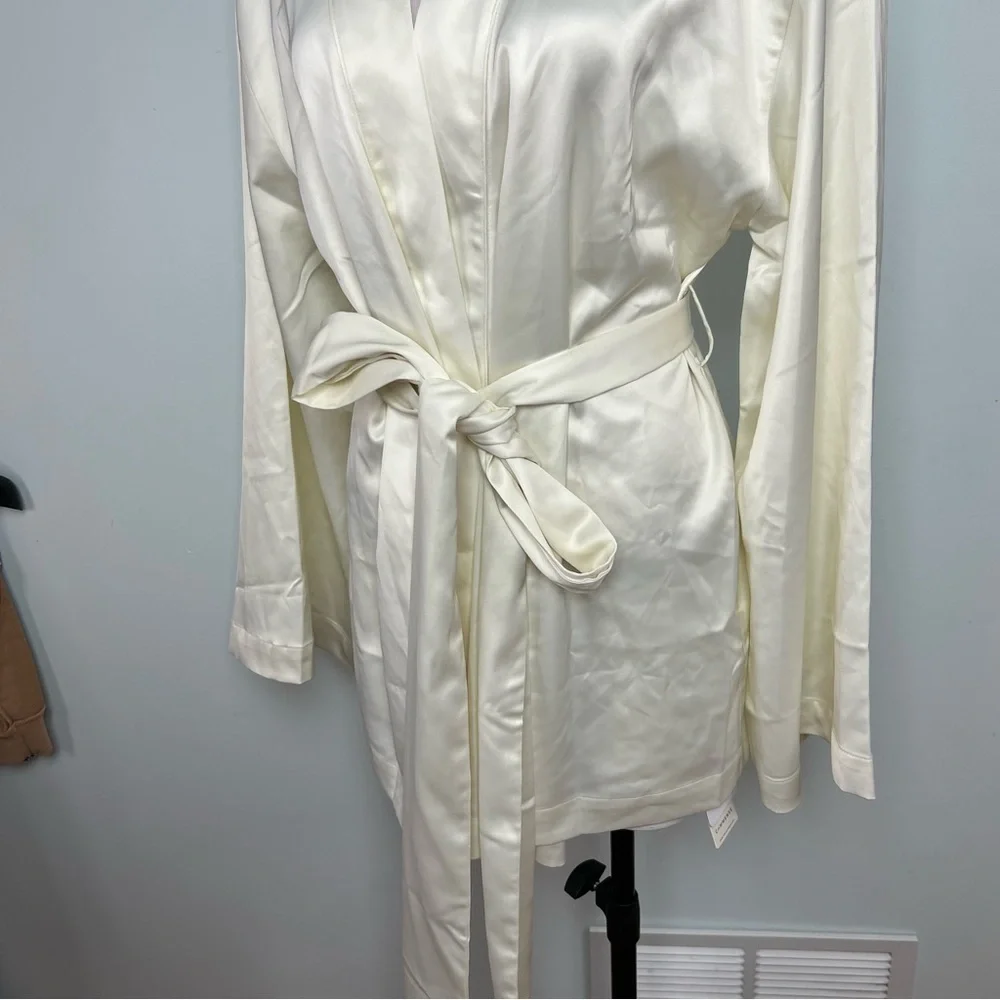 Commense Ivory Satin Wrap Robe Tie Waist long Sleeve Women’s Size Medium